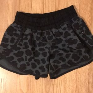 Lululemon tracker shorts